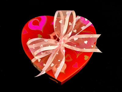 11 PC Heart Truffle Box